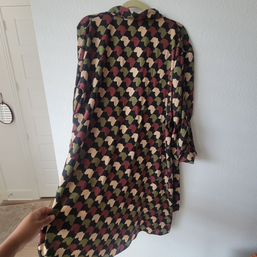 Geometric Patterned Button-Up Dress - Picture 5 of 7